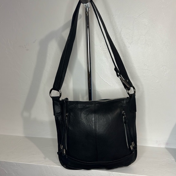 Sorpresa! soft black leather crossbody bag w convertible strap
